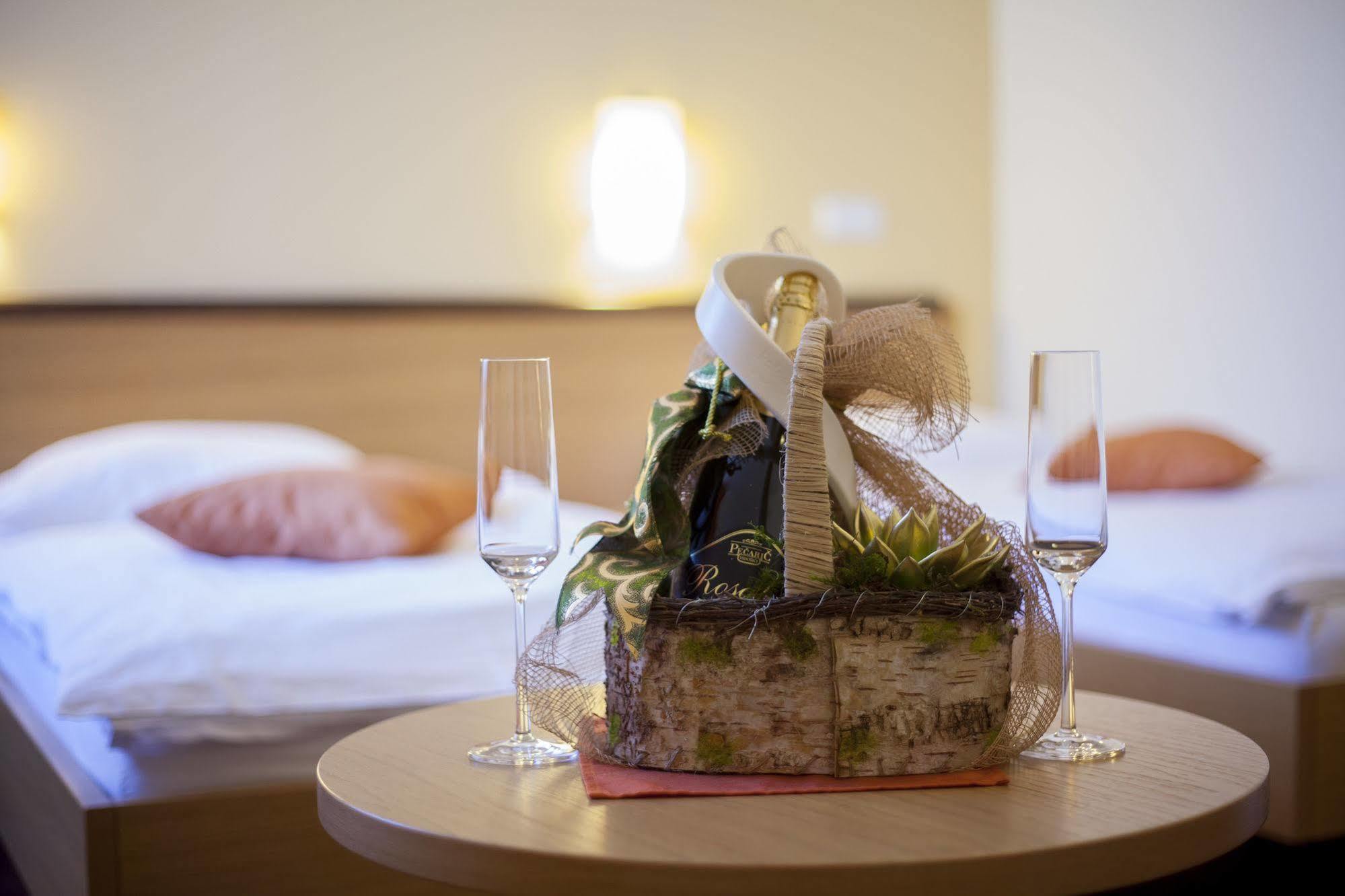 Hotel Bela Krajina Metlika Exteriér fotografie